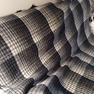 Elegant Checkered Throw Blanket - Black and Gray